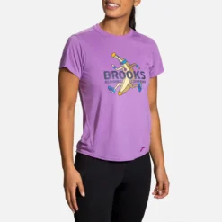 Brooks Distance Graphic Short Sleeve Women's (2020) 20 Brooks Distance Graphic Short Sleeve Women's (2020) -On Running || BROOKS || Hoka Sales Store 056802 584 1