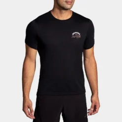 Brooks Distance Graphic Short Sleeve Men's 25 Brooks Distance Graphic Short Sleeve Men's -On Running || BROOKS || Hoka Sales Store 056934 013 1