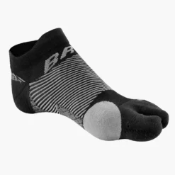 OS1st BR4 Bunion Relief Socks -On Running || BROOKS || Hoka Sales Store 651045 blk 3
